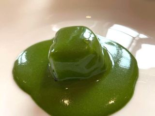 Lo speciale menu che Enrico Crippa ha dedicato a Giacomo Morra (foto Luciano Tona) Lo speciale menu che Enrico Crippa ha dedicato a Giacomo Morra (foto Luciano Tona)