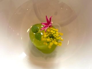 Lo speciale menu che Enrico Crippa ha dedicato a Giacomo Morra (foto Luciano Tona) Lo speciale menu che Enrico Crippa ha dedicato a Giacomo Morra (foto Luciano Tona)