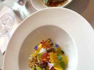 Lo speciale menu che Enrico Crippa ha dedicato a Giacomo Morra (foto Luciano Tona) Lo speciale menu che Enrico Crippa ha dedicato a Giacomo Morra (foto Luciano Tona)