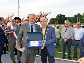 La Confraternita alla premiazione di "Regala un sorriso" col suo gran maestro Ginetto Pellerino
