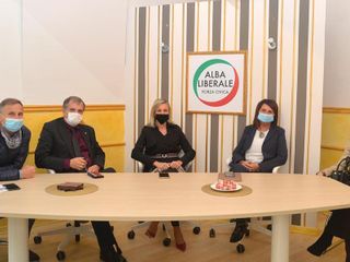 Primo da sinistra nella foto Olinto Magara, esponente di Alba Liberale