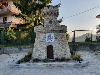 La torre dello stemma prende forma grazie alla creatività di Massimiliano Denegri La torre dello stemma prende forma grazie alla creatività di Massimiliano Denegri
