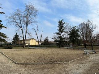 Altri lavori di miglioramento tra campo sportivo, marciapiedi e giardini