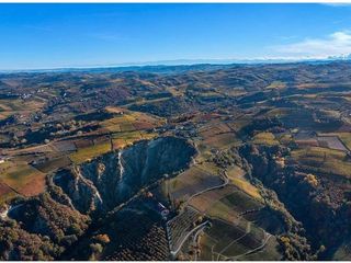 Panoramica suggestiva delle Rocche dei Sette Fratelli.