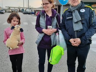 Roberto Cerrato, presidente di Proteggere Insieme, con le due profughe ucraine