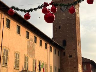 Gli addobbi natalizi nella città di Cherasco.