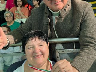 Daniele Sobrero con un'atleta disabile durante le finali di nuoto a loro dedicate. Daniele Sobrero con un'atleta disabile durante le finali di nuoto a loro dedicate.