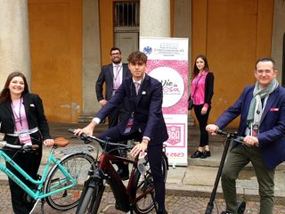 Il team Ascom Bra con i premi del contest