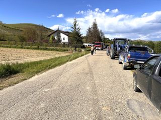 Sull'asfalto i segni della frenata tentata dal conducente