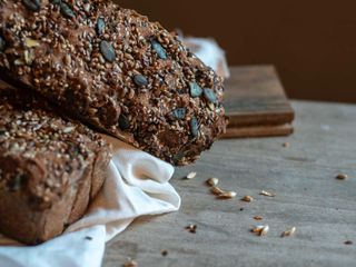 Il pane, a lievitazione naturale, prodotto con quattro cereali (Foto di Elisa Platia)