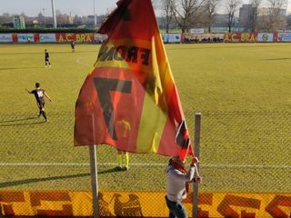 Bandierone giallorosso al Bravi Bandierone giallorosso al Bravi