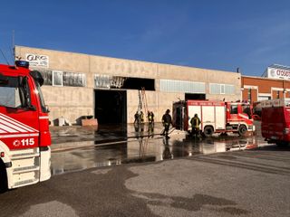 Vigili del Fuoco al lavoro sullo stabile di via Roma Vigili del Fuoco al lavoro sullo stabile di via Roma