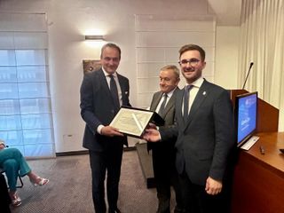 A Fontanafredda l'annuale assemblea dell'Associazione Commercianti Albesi: da sinistra, il governatore Cirio, il presidente Aca Giuliano Viglione e il sindaco albese Alberto Gatto