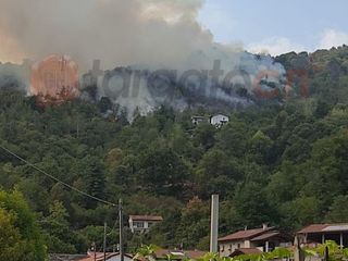 Revello, incendio in località Morra San Martino (FOTO AIB) Revello, incendio in località Morra San Martino (FOTO AIB)