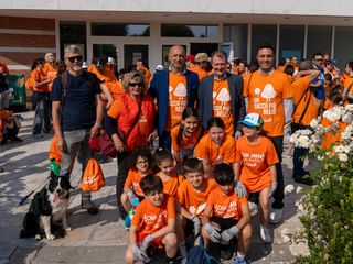 Alba: volontari in partenza dal Palazzo Mostre e Congressi Alba: volontari in partenza dal Palazzo Mostre e Congressi