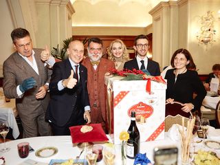 Mosca, ambasciatore italiano con panettone Albertengo Mosca, ambasciatore italiano con panettone Albertengo