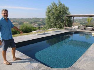 Con una pianta di albicocche