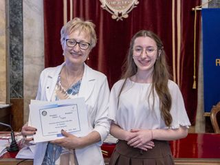 Martina Stoilovska secondo premio RC Alba con la presidnete Piera Arata Martina Stoilovska secondo premio RC Alba con la presidnete Piera Arata