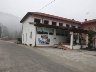 La sede dell'azienda e dell'Associazione vicino alla strada provinciale