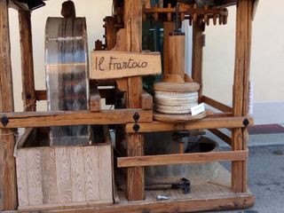 Il frantoio per la produzione dell'olio di oliva Il frantoio per la produzione dell'olio di oliva