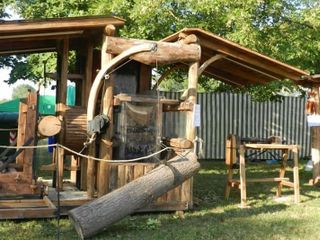 La sega verticale per il taglio del legno e degli assi La sega verticale per il taglio del legno e degli assi