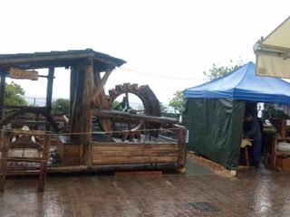 La sega orizzontale per il taglio del legno e degli assi La sega orizzontale per il taglio del legno e degli assi