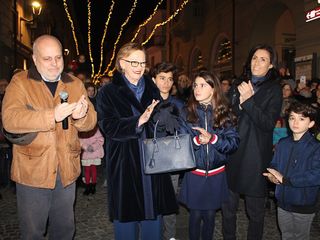 Col il sindaco Marello, Maria Franca Fissolo Ferrero, la nuora Luisa e i nipotini Michael, Marie Eder e John