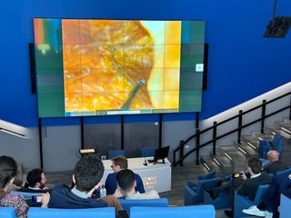 La proiezione dell'intervento nell'auditorium di Verduno La proiezione dell'intervento nell'auditorium di Verduno