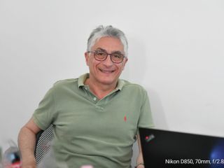 A pochi metri l'attesa nella sede del centrodestra, sempre in corso Piave (foto Barbara Guazzone)