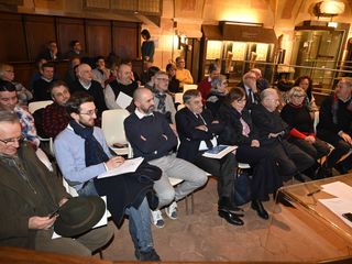 Il sindaco Marco Chinazzo, terzo da sinistra, nel corso della presentazione tenutasi venerdì nei locali del Museo Diocesano di Alba (Foto Bruno Murialdo)