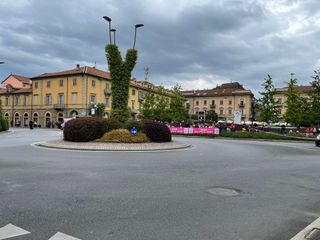 Il passaggio della corsa nel centro di Alba
