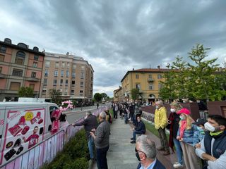 Il passaggio della corsa nel centro di Alba