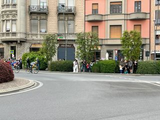 Il passaggio della corsa nel centro di Alba