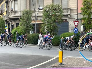 Il passaggio della corsa nel centro di Alba