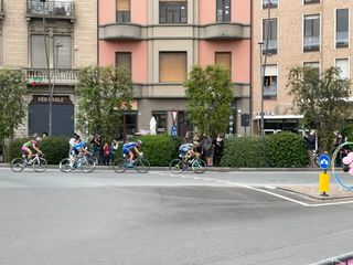 Il passaggio della corsa nel centro di Alba