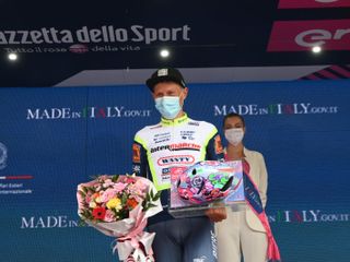 L’arrivo e la premiazione a Canale (foto di Barbara Guazzone)