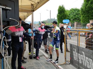 L’arrivo e la premiazione a Canale (foto di Barbara Guazzone)