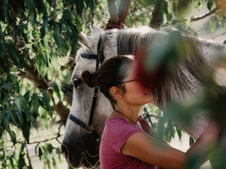 Nella fotogallery di Barbara Guazzone Jessica Riviera e la cavalla Fatima al loro passaggio a Cascina Carlotta