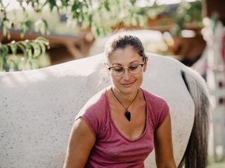 Nella fotogallery di Barbara Guazzone Jessica Riviera e la cavalla Fatima al loro passaggio a Cascina Carlotta