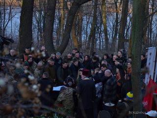 La gente dice addio al comandante. Kiev, tomba di Askold  (Bogdana Ruda)