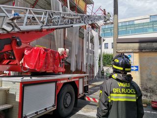 Vigili del Fuoco al lavoro in via Ognissanti