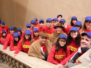 Monsù Plaireu, Madama Sarda e la Banda Mussotti, protagonisti del Carnevale della frazione, qui col presidente del Circolo Acli Giovanni Saglietti