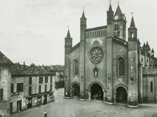 Il primo negozio di confezioni Miroglio, a fianco della cattedrale albese Il primo negozio di confezioni Miroglio, a fianco della cattedrale albese