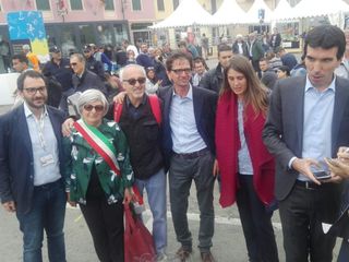 Bruna Sibille con l'ex ministro all'Agricoltura Maurizio Martina, in visita a Bra (archivio) Bruna Sibille con l'ex ministro all'Agricoltura Maurizio Martina, in visita a Bra (archivio)