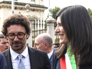 Il ministro M5S Danilo Toninelli, qui col sindaco torinese Chiara Appendino Il ministro M5S Danilo Toninelli, qui col sindaco torinese Chiara Appendino
