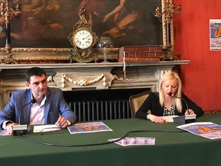 Il sindaco Dario Tallone e l'assessore alla Cultura Ivana Tolardo durante la presentazione della manifestazione tenuta ieri in municipio