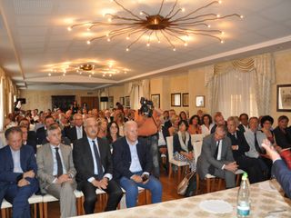 La platea dei soci Aca alla cantina Marchesi di Barolo