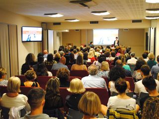 La Sala Alba dell'A.C.A. gremita per l'incontro di Terziario Donna Alba