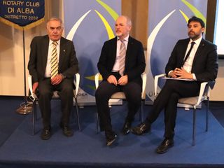 Tommaso Lo Russo (Lions Club Alba Langhe e Solstizio d'Estate), Ezio Porro (Rotary Club Alba) e Fabrizio Costa (Rotary Club Canale Roero)