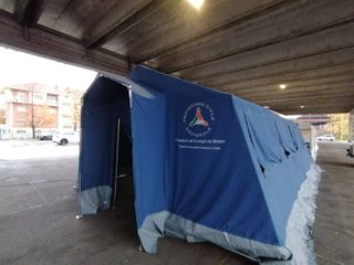 Alba - La tendopoli allestita per i nomadi in piazza Prunotto